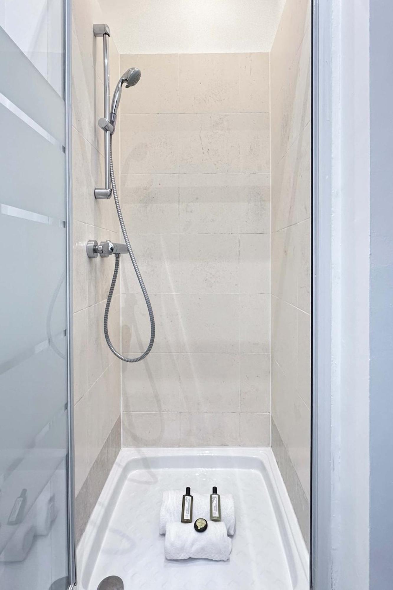 Renovated Champs-Elysees Retreat Apartment Paris Exterior photo